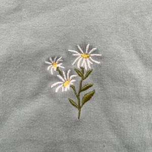 Cute top flower embroidery